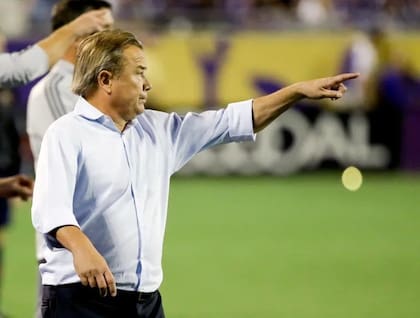 Adrian Heath fue tentado en 2024 para dirigir en Arabia Saudí: nunca imaginó todo lo que le tocaría experimentar