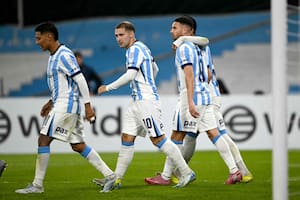 Racing lo da vuelta ante Caracas con un penal polémico y Maravilla Martínez llegó a los 60 goles