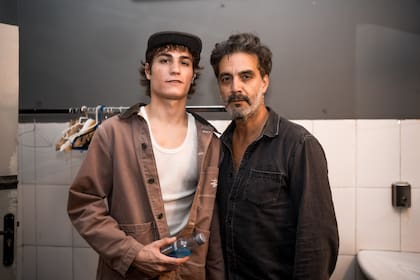 Adrián Navarro junto a su hijo, Facundo