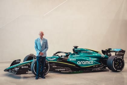 Adrian Newey trabaja en el desarrollo del auto de 2026 de Aston Martin; el equipo con sede en Silverstone se entusiasma con la tarea del ingeniero británico, creador de modelos ganadores en Williams, McLaren y Red Bull Racing