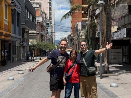 Adrián Pallares, Mercedes Portillo y Rodrigo Lussich en San Salvador de Jujuy, pocos días antes del fallecimiento de la productora