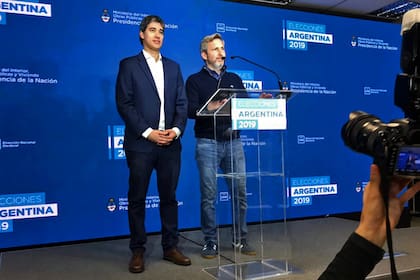 Adrián Pérez y Rogelio Frigerio, en conferencia de prensa tras la elección