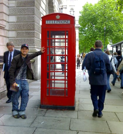 Adrián recorrió varios países europeos, entre ellos Inglaterra.