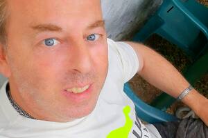 Adrián Rowek, profesor de Lenguas de una escuela de Villa Devoto, acusado de abusar sexualmente de sus alumnos