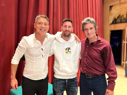 Adrián Suar, Lionel Messi y Diego Peretti. El astro argentino fue al teatro a ver la obra Inmaduros