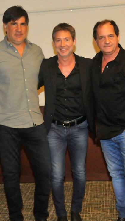 Adrián Suar y Julio Chávez junto al director Daniel Barone