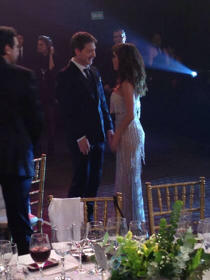 Adrián Suar y Lali Espósito, charlando en un corte