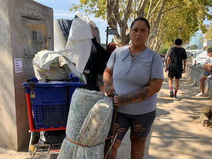 Adriana Alegra, de 33 años, vendía ropa en la feria
