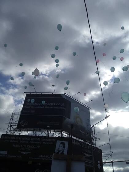 Adriana contó que la tarde estuvo nublada pero que salió el sol ni bien soltaron los globos; "fue lo más emotivo de todo", dijo