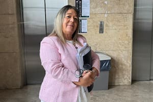 Adriana Mónica Nechevenko, la escribana de Adorni, al llegar a los tribunales de Comodoro Py