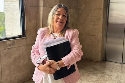 Adriana Mónica Nechevenko, la escribana de Manuel Adorni en los tribunales de Comodoro Py