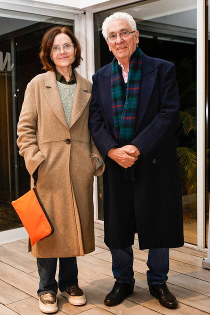 Adriana Tombolini y el orfebre y escultor Juan Carlos Pallarols