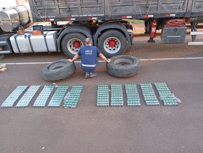 Aduana incautó 100 cartones de cigarrillos marca Gift en la frontera con Paraguay