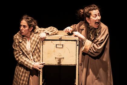 Adúriz y Nayla Pose, entrega en escena