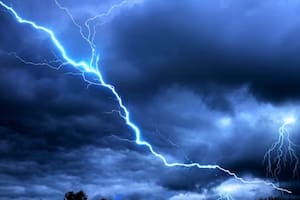 Emiten una alerta de tormentas eléctricas severas: lluvia intensa, granizo e inundaciones
