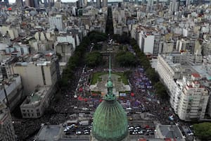 Con consignas contra el gobierno de Milei, finalizó un masivo acto por el 8M frente al Congreso