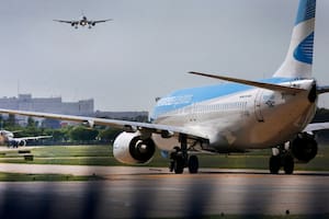 A qué líneas aéreas afectará el paro de mañana