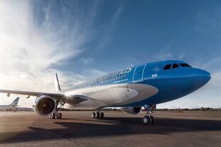 Los aviones de Aerolíneas Argentinas podrían volver a despegar en octubre