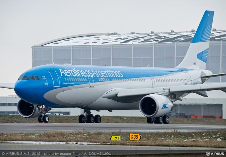 Aerolíneas Argentinas anunció que reprogramará vuelos internacionales y de cabotaje por asambleas gremiales