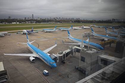 Aerolíneas Argentinas desvinculó al 3,5% de su personal y avanza en un proceso de retiros voluntarios y jubilaciones anticipadas.