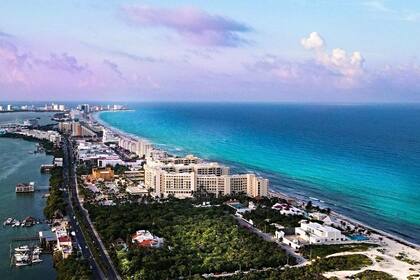 Aerolíneas Argentinas tiene cinco frecuencias semanales a Cancún, uno de los destinos favoritos de los argentinos.