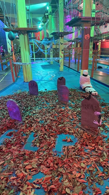 Aeropark invita a recorrer los desafíos aéreos con personajes de terror