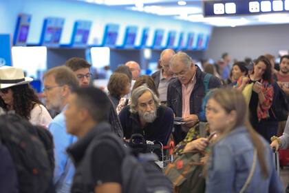 En el texto, la aerolínea dice que tomó una decisión "muy difícil", pero "lamentablemente inevitable" y aclara que realizó "todos los esfuerzos posibles"