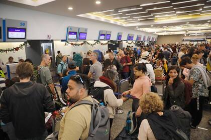 En plena temporada alta la cancelación de vuelos ocasiona grandes trastornos a los pasajeros