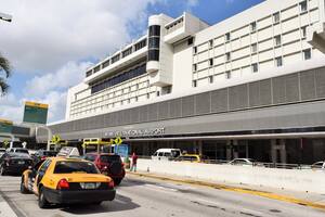 El aeropuerto de Miami abre centros de vacunación para empleados y pasajeros