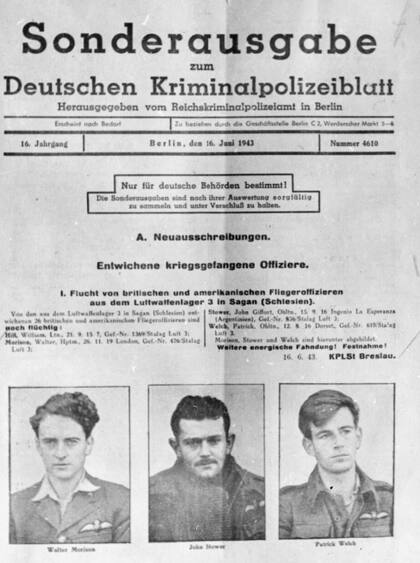 Afiche distribuido desde Berlín por la Gestapo el 16 de junio de 1943 para dar con el paradero de los tres escapistas del Stalag Luft III, aviadores de la RAF Walter Morrison, John Gifford Stower y Patrick Welch. (Colección del Imperial War Museum).