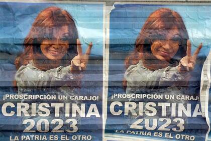 Afiches  de campaña "Cristina 2023" que aparecieron en los principales distritos de la región metropolitana y la costa bonaerense