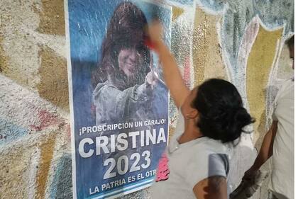Afiches  de campaña "Cristina 2023" que aparecieron en los principales distritos de la región metropolitana y la costa bonaerense, en los que se denuncia una "proscripción"