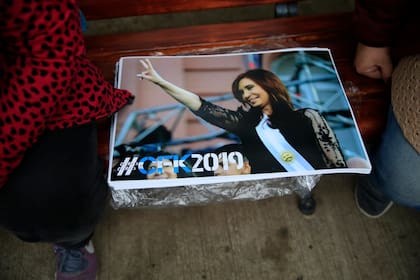 Afiches de campaña de Cristina Kirchner, el día de la presentación de su libro