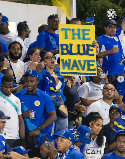 Afición de la selección de Curazao, equipo segundo en la tabla de clasificación Concacaf rumbo al Mundial 2026 (Instagram/@thebluewaveffk)