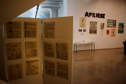 "Afíliese", uno de los cuatro ejes temáticos de la muestra, aborda la movilización y la reactivación de los partidos a través de afiches y fotografías 