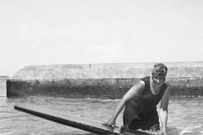 Agatha Christie aprendió a surfear en la década de 1920