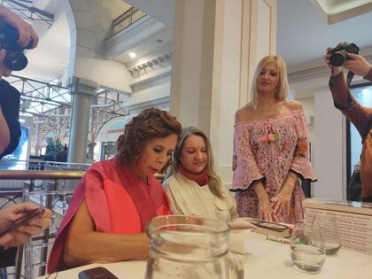 Agatha Ruiz de la Prada presenta sus memorias en Buenos Aires