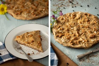 El vals del beso: así se llama esta torta que lleva el nombre de una obra de Satie que tiene masa de discos crocantes de almendra; relleno de crema de café y arriba, almendras fileteadas