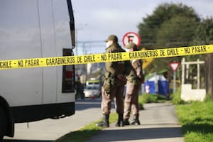 Agentes de Carabineros, en Chile, en un operativo por un hecho de inseguridad. (LUIS RAMIREZ/AGENCIAUNO)
