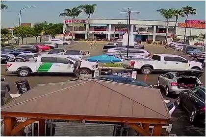 Agentes de inmigración realizaron una redada en Westchester Hand Wash, un lavadero de autos cercano al Aeropuerto Internacional de Los Ángeles