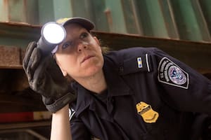 Agentes de la CBP van a supervisar el reingreso de los migrantes a EE.UU.