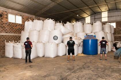 Agentes de la PSA realizaron un operativo contra una organización de lavado de dinero y contrabando de granos