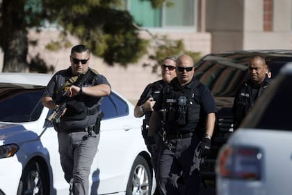 Agentes de Policía de Las Vegas y elementos de seguridad de la escuela se enfrentaron con el agresor