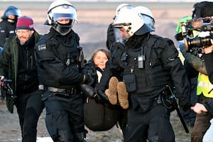 Detienen a Greta Thunberg en una protesta contra la ampliación de una mina de carbón