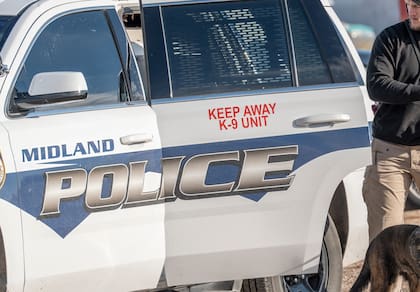 Agentes del Departamento de Policía de Midland, en Texas, detuvieron al hombre que huyó después de atropellar a un menor (Foto ilustrativa)