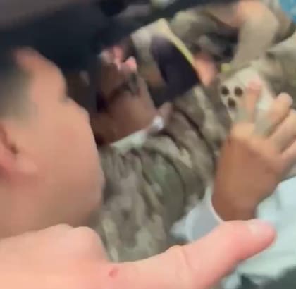 Agentes del ICE agreden a hermanos en Carolina del Norte (Captura de pantalla)