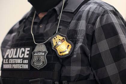 Agentes del ICE irrumpieron en la casa de la joven, en busca de otra persona, pero igual la detuvieron