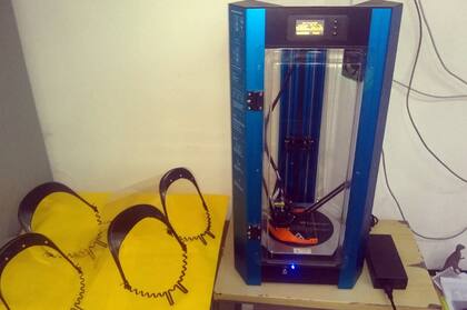 La máquina 3D y parte de la producción de la Unidad 4