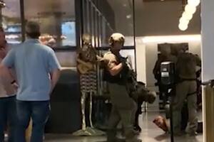 Agentes especiales detienen a un sospechoso de preparar un atentado