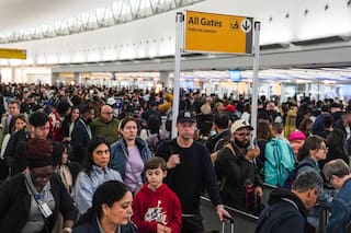 Agentes federales de inmigración vistos en aeropuerto de Atlanta tras orden de Trump en cierre